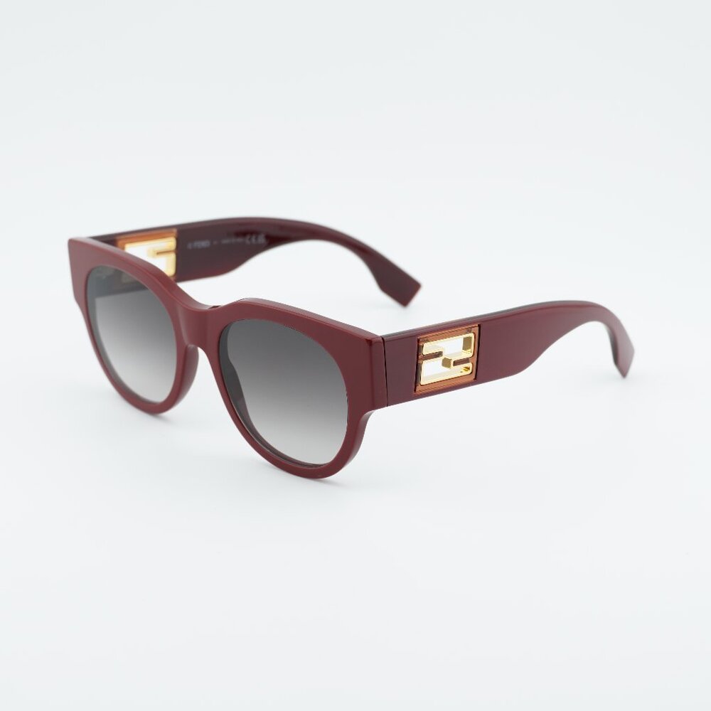 Fendi FE40147I BAGUETTE 66F Sunglasses Red Round Frame, Brown Gradient Lenses